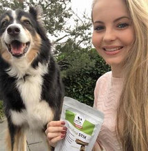 Lade das Bild in den Galerie-Viewer, Spirulina STIX: Kaltgepresste Zahnpflege - Kaustangen mit Meeresalge - DOGS - HEART
